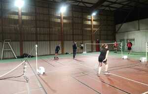 Le 7/03/24, les 2 équipes ont joué à domicile.
L'équipe homme a fait une belle victoire 7-1 contre US Saint Berthevin Badminton - Les fous du volant - 53.
L'équipe mixte fait sa première victoire en coupe de la Mayenne contre Martigné Bad Club 6-2.
Félicitations à nos 2 équipes pour leur performance. 