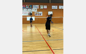 Le 16/02/24, les joueurs de Entrammes Badminton Club EBC ont participé au Badnight de Mayenne.
Le duo Marie et Sophie perd en demi-finale du top B.
Nicolas perd en quart de finale du top B. 
Mickaël ne sort pas des poules malgré une victoire en top C.
Merci à l' Association Mayennaise de Badminton pour l'organisation.